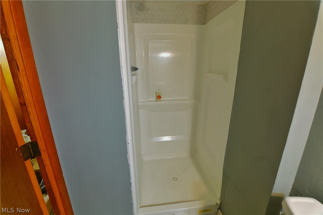 4378 Urban Road Cleveland, OH 44121 - Photo 22 of 24