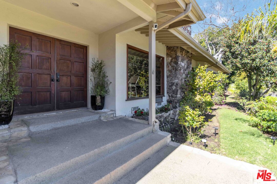 1133 Somera Road Los Angeles, CA 90077 - Photo 6 of 44