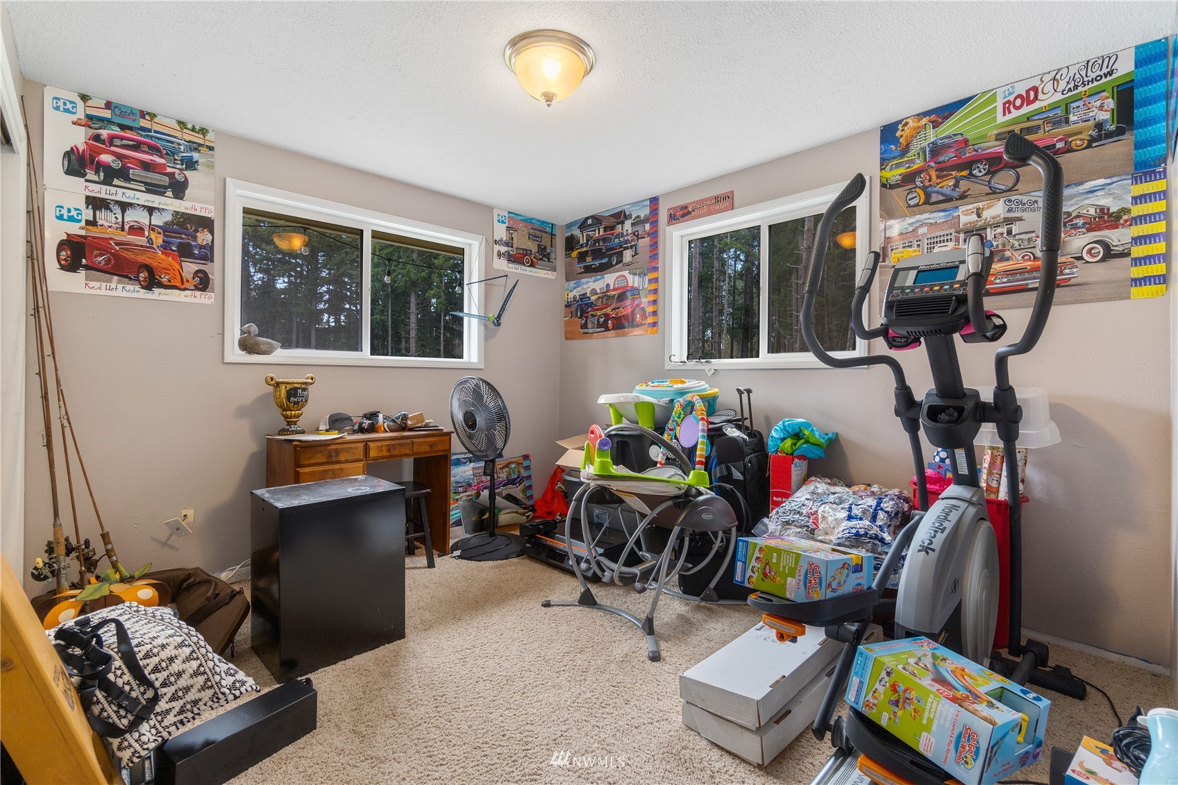 151 Fircrest Road Napavine, WA 98532 - Photo 18 of 28 a room with furniture toys and a window