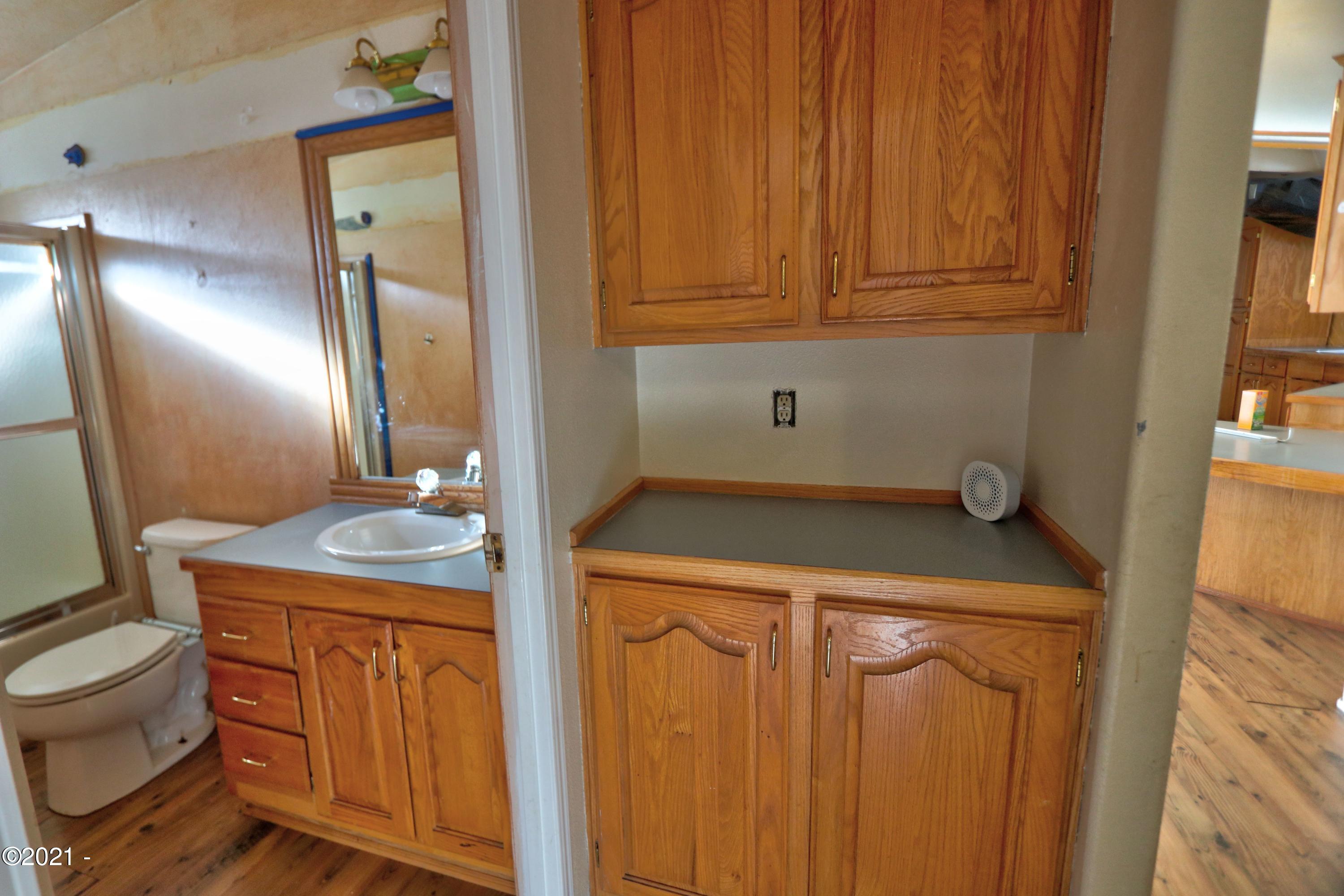 391 Sams Creek Road Logsden, OR 97357 - Photo 11 of 37 common bath
