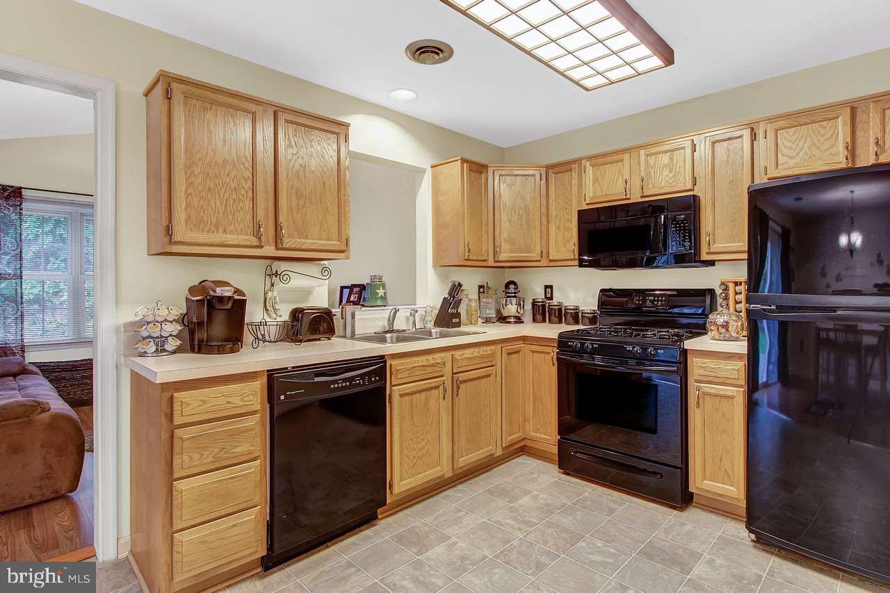 2866 Robin Road York, PA 17404 - Photo 7 of 25 Gallery Image 7