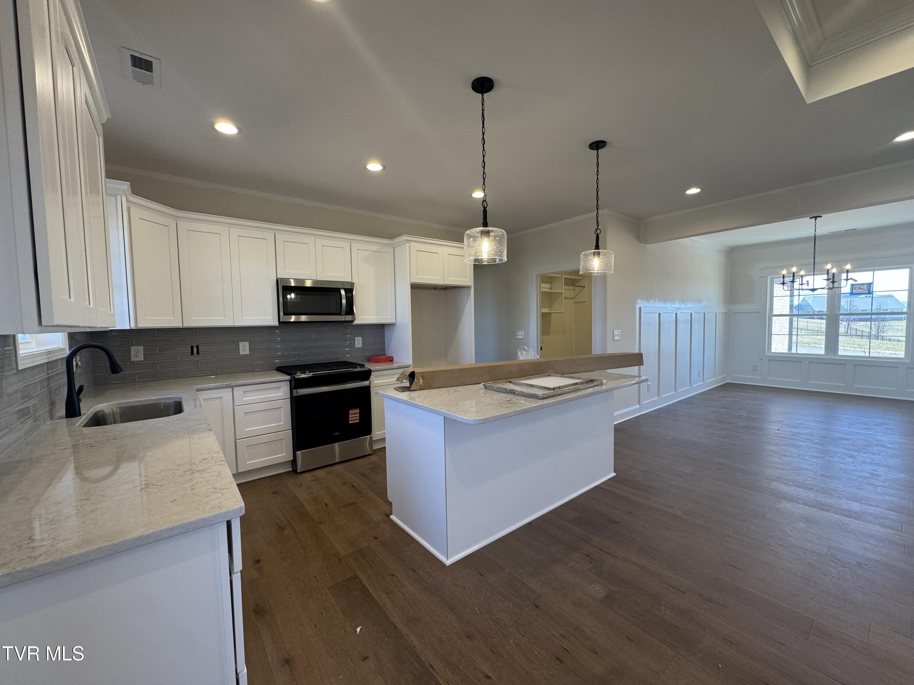 1208 Hawley Road Blountville, TN 37617 - Photo 9 of 30 IMG_2425