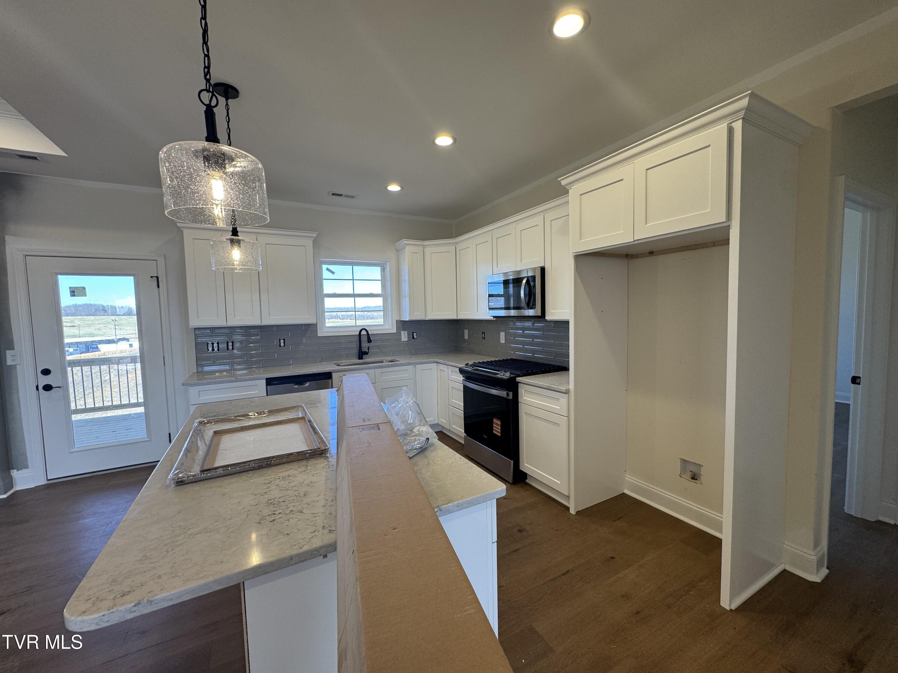 1208 Hawley Road Blountville, TN 37617 - Photo 10 of 30 IMG_2426