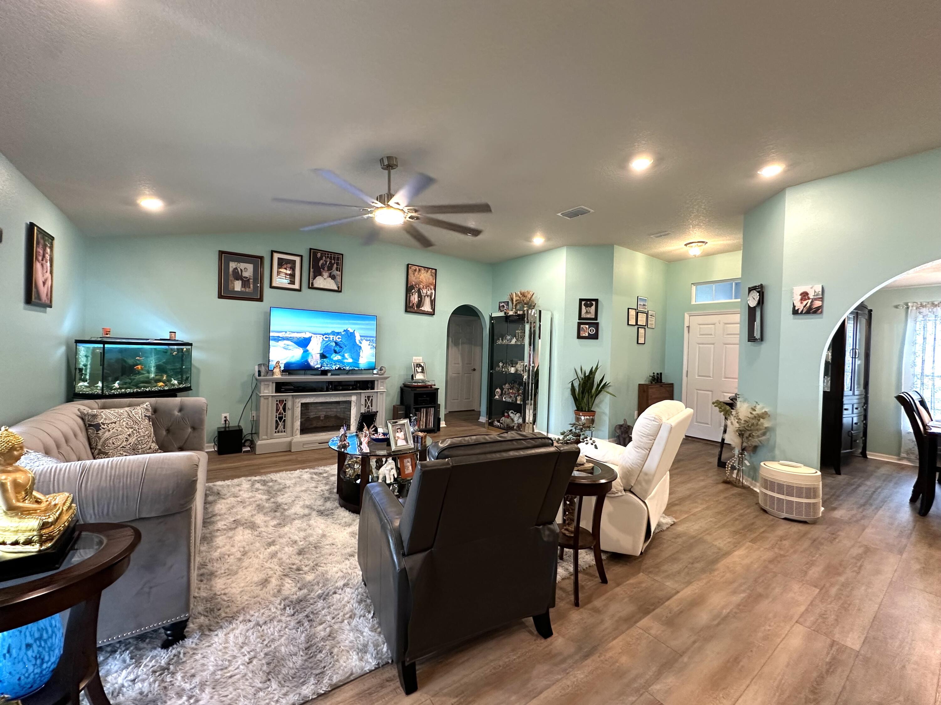 15329 Southwest 65th Ter Road Ocala, FL 34473 - Photo 3 of 28 Great Room