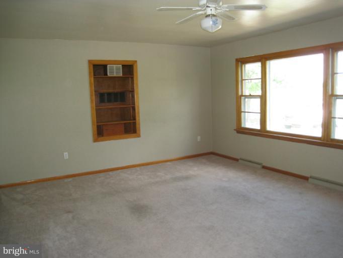 1002 Sulphur Springs Road Inwood, WV 25428 - Photo 2 of 24 Living Room