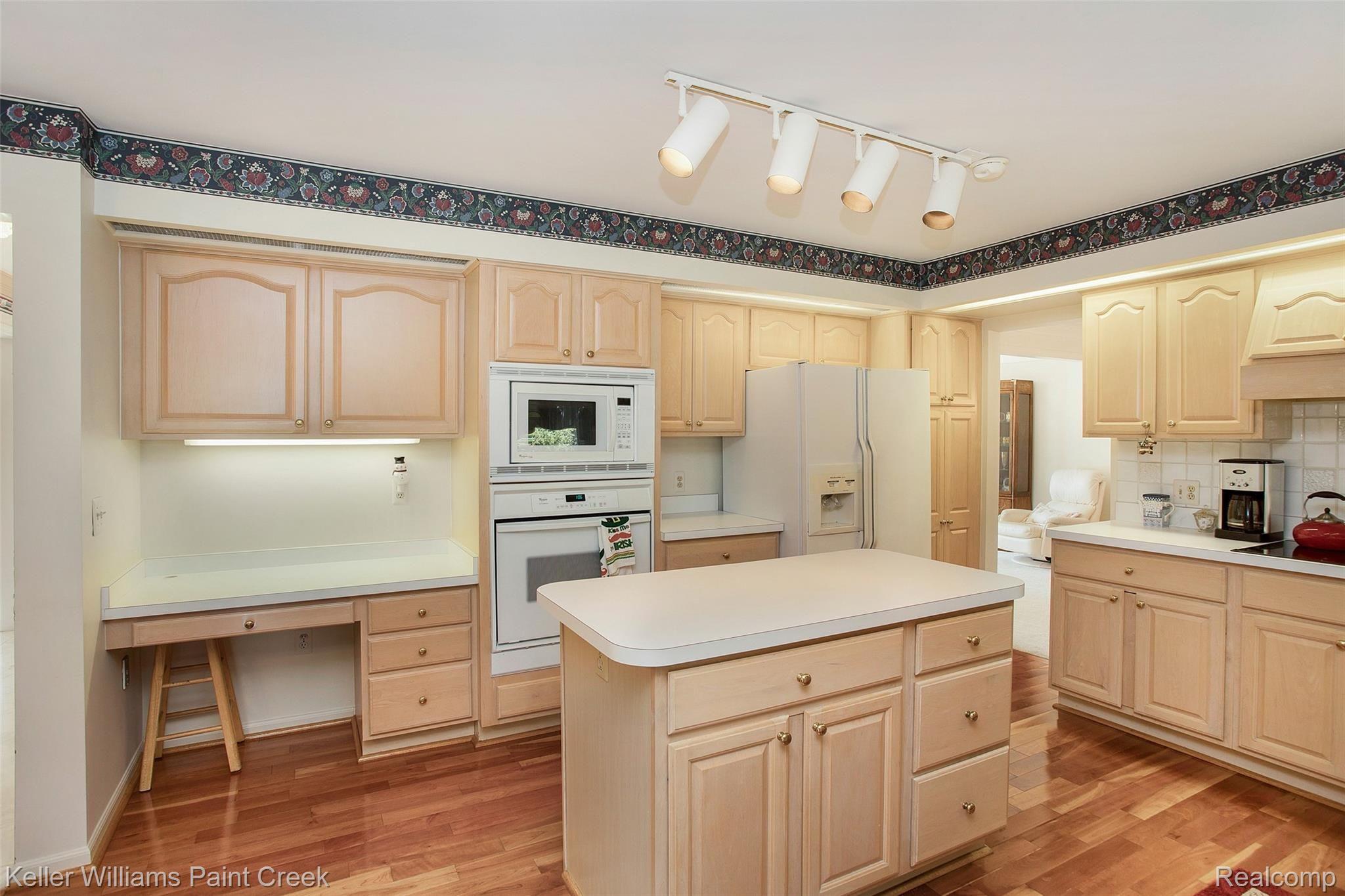 1114 Chaffer Drive Rochester, MI 48306 - Photo 11 of 34 IMG_9551.jpg