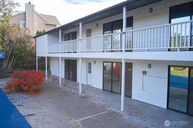 a house view with a outdoor space