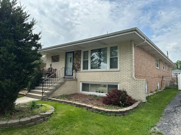 $469,900 | 7942 Nagle Avenue, Burbank, IL 60459