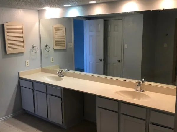 $2,060 | 2205 Heritage Circle, Carrollton, TX 75006