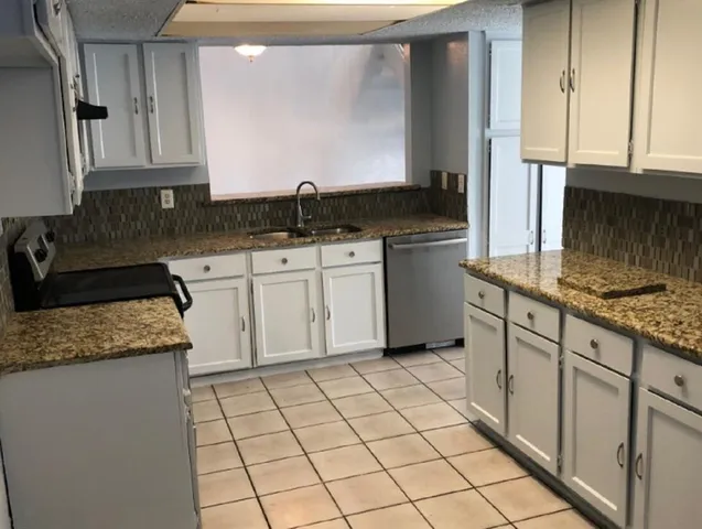 $2,060 | 2205 Heritage Circle, Carrollton, TX 75006