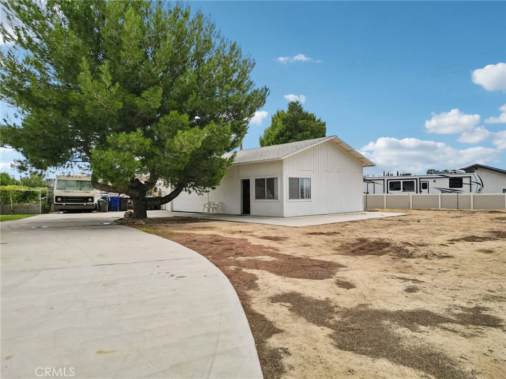 18947 Waseca Road Apple Valley, CA 92307 - Photo 17 of 34 a view of a house with a snow on the road