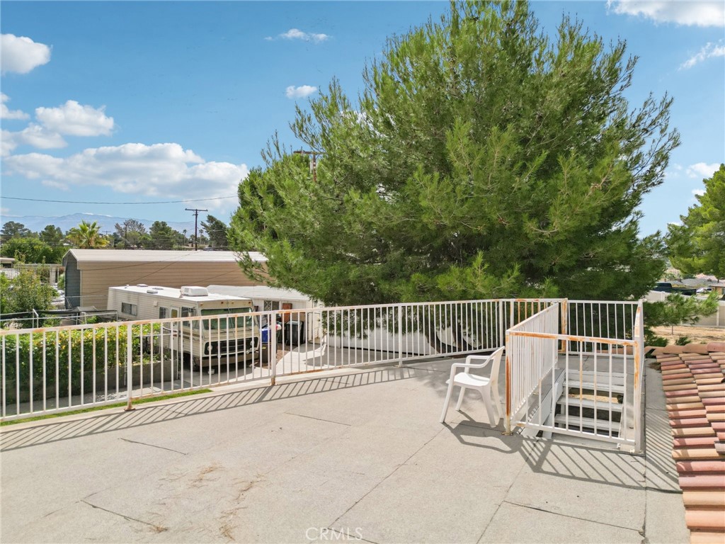 18947 Waseca Road Apple Valley, CA 92307 - Photo 23 of 34 a view of balcony with wooden fence