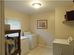 2156 River Road Clarksville, TN 37040 - Photo 4 of 17 a room with a washer and dryer