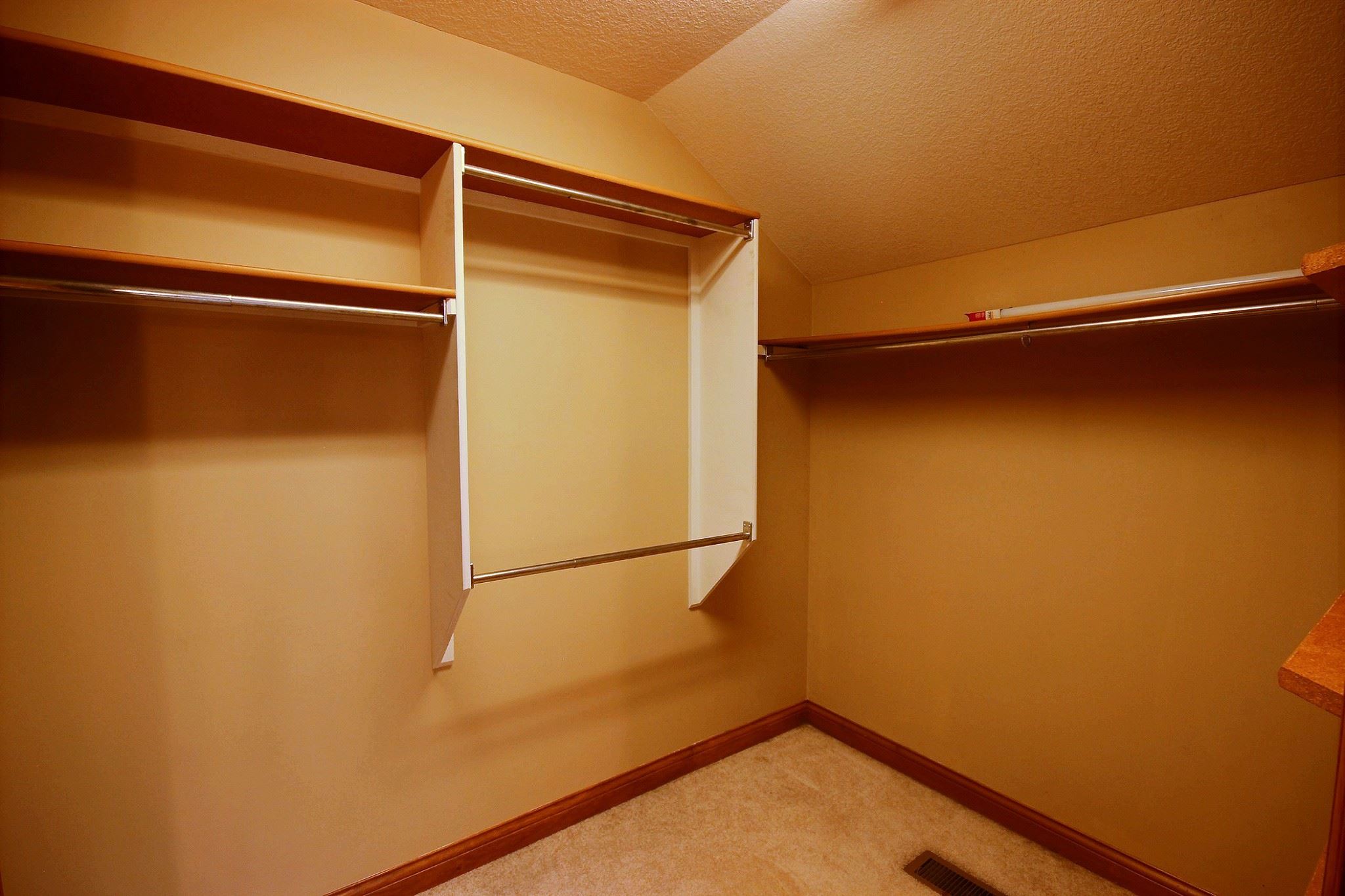 2109 Lake Ridge Drive Fort Wayne, IN 46804 - Photo 16 of 31 Gallery Image 16