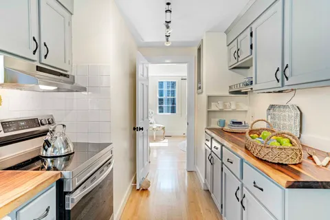 $2,150,000 | 17 Oakdale Drive, Edgartown, MA 02539