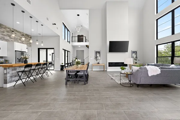 $950,000 | 8024 Alton Boulevard, Selma, TX 78154