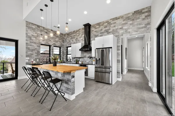 $950,000 | 8024 Alton Boulevard, Selma, TX 78154