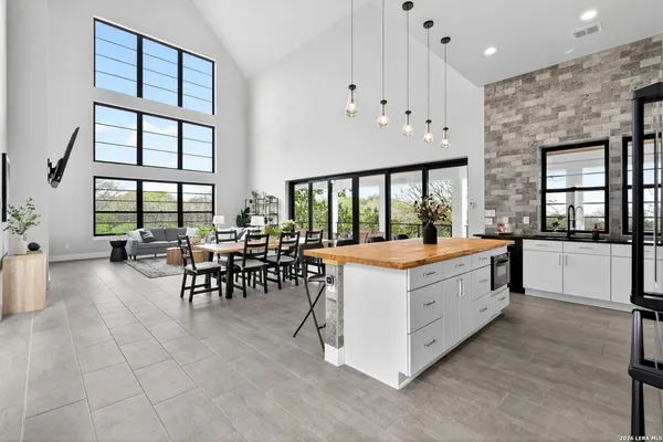 $950,000 | 8024 Alton Boulevard, Selma, TX 78154