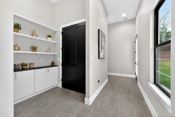 $950,000 | 8024 Alton Boulevard, Selma, TX 78154