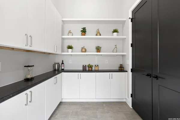 $950,000 | 8024 Alton Boulevard, Selma, TX 78154