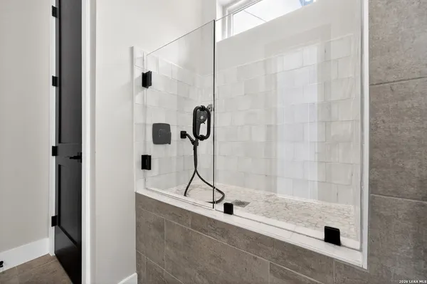 $950,000 | 8024 Alton Boulevard, Selma, TX 78154