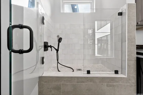 $950,000 | 8024 Alton Boulevard, Selma, TX 78154