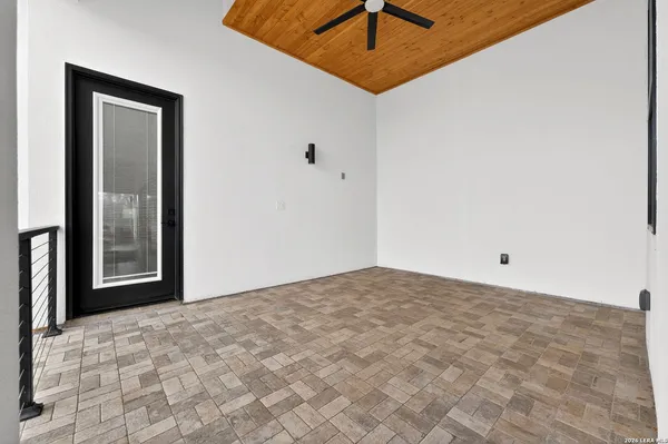 $950,000 | 8024 Alton Boulevard, Selma, TX 78154