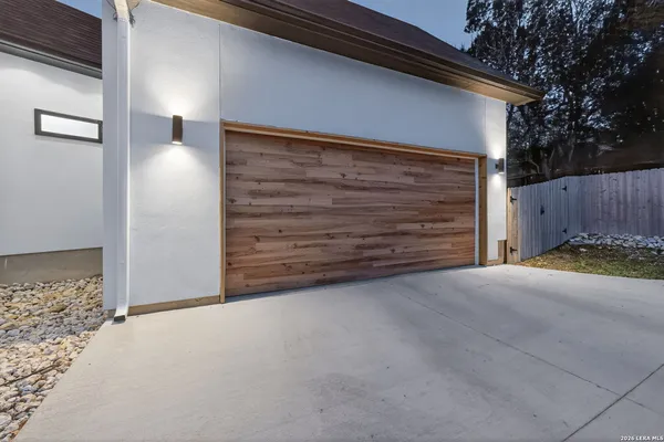 $950,000 | 8024 Alton Boulevard, Selma, TX 78154