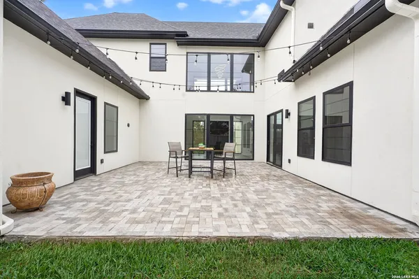 $950,000 | 8024 Alton Boulevard, Selma, TX 78154