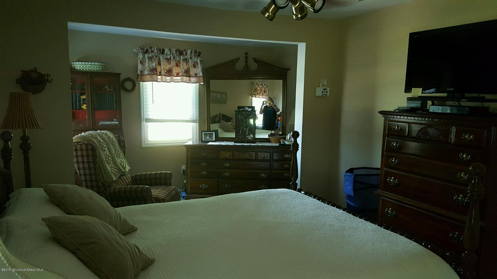 48 Middlesex Road Matawan, NJ 07747 - Photo 12 of 20 48middlesexbd