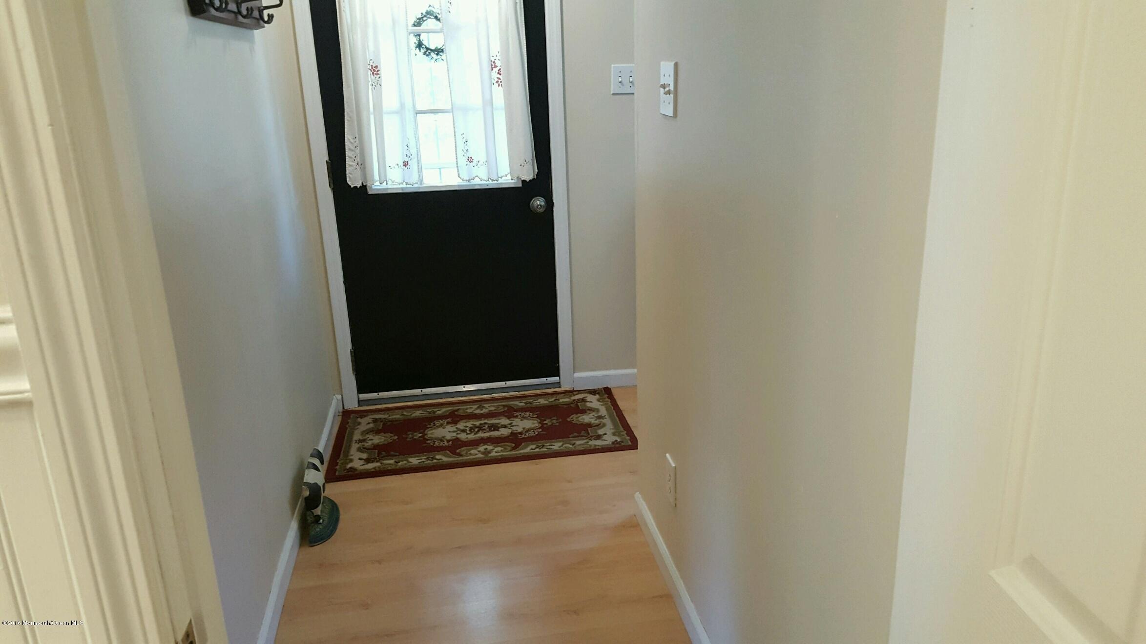 48 Middlesex Road Matawan, NJ 07747 - Photo 2 of 20 48middlesexentry