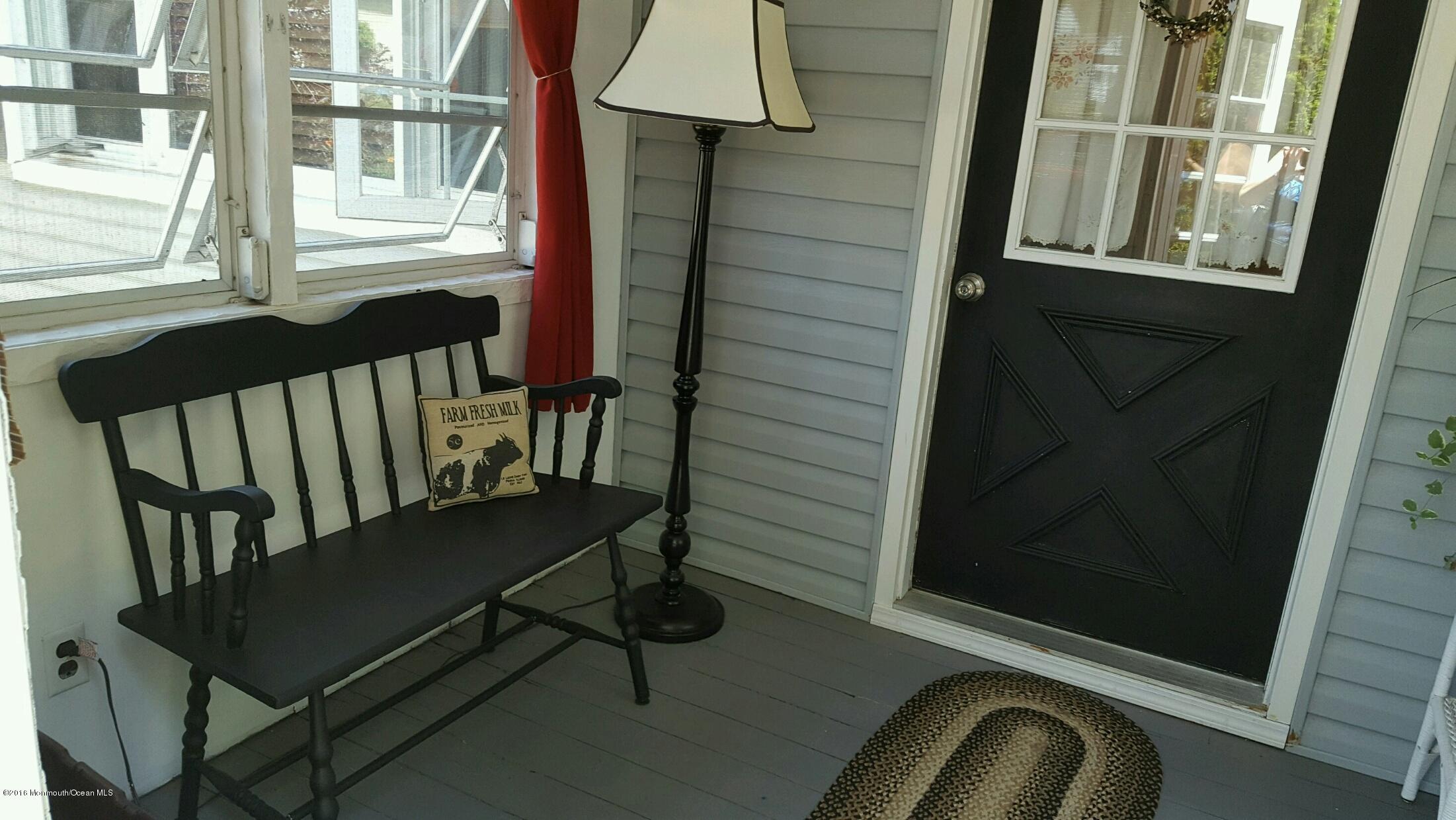 48 Middlesex Road Matawan, NJ 07747 - Photo 3 of 20 48middlesexfrontroom