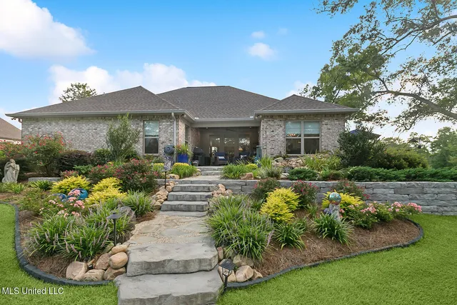 $500,000 | 67 Oak Hvn Drive, Poplarville, MS 39470