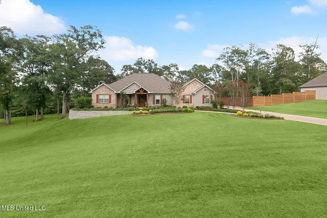$500,000 | 67 Oak Hvn Drive, Poplarville, MS 39470