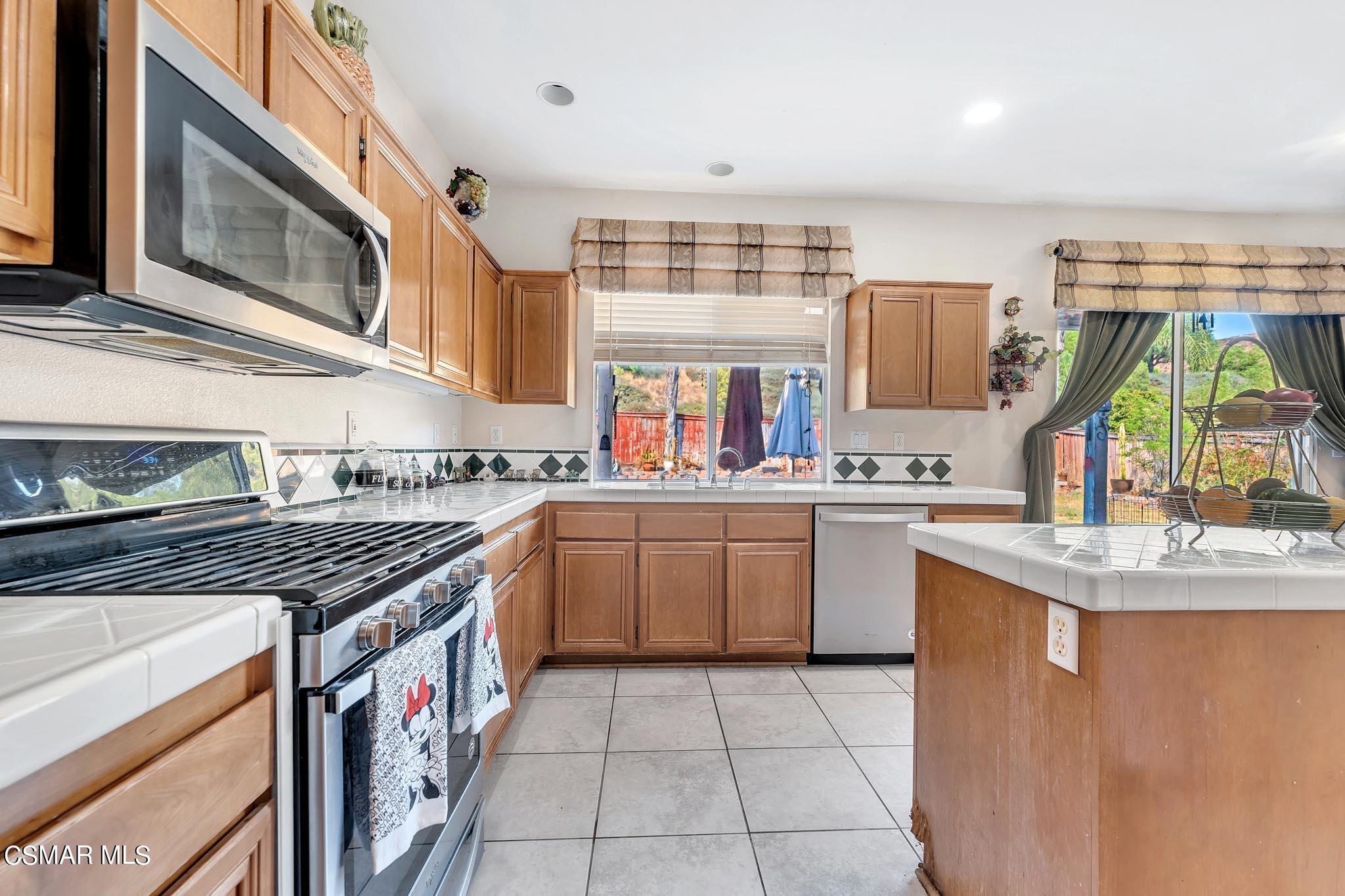 28505 Oak Valley Road Castaic, CA 91384 - Photo 13 of 35 28505 Oak Valley Rd, Castaic - HsHProd