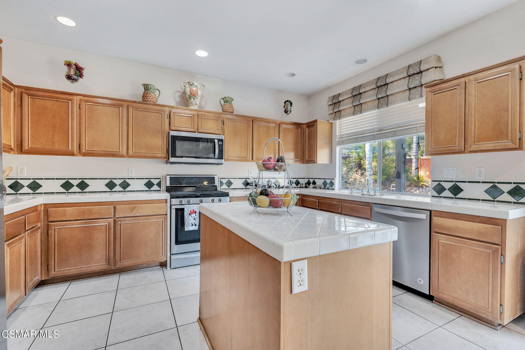 28505 Oak Valley Road Castaic, CA 91384 - Photo 15 of 35 28505 Oak Valley Rd, Castaic - HsHProd