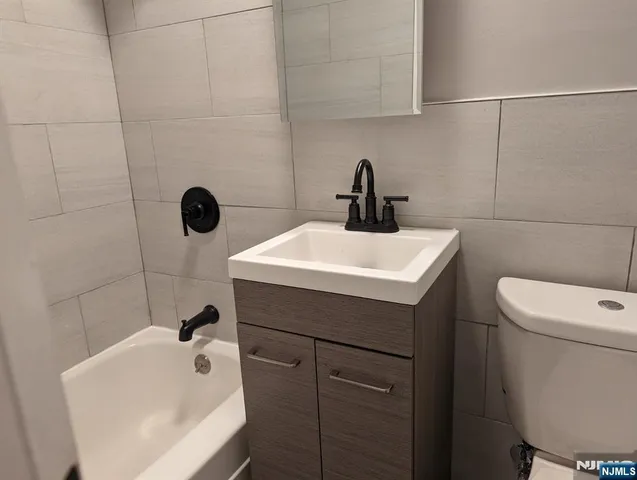 $1,595 | 257 Essex Street, Unit 3, Hackensack, NJ 07601