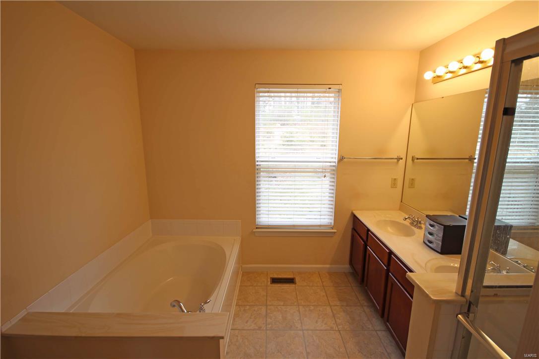 4738 Rutledge Way Drive St. Louis, MO 63129 - Photo 12 of 23 Gallery Image 12