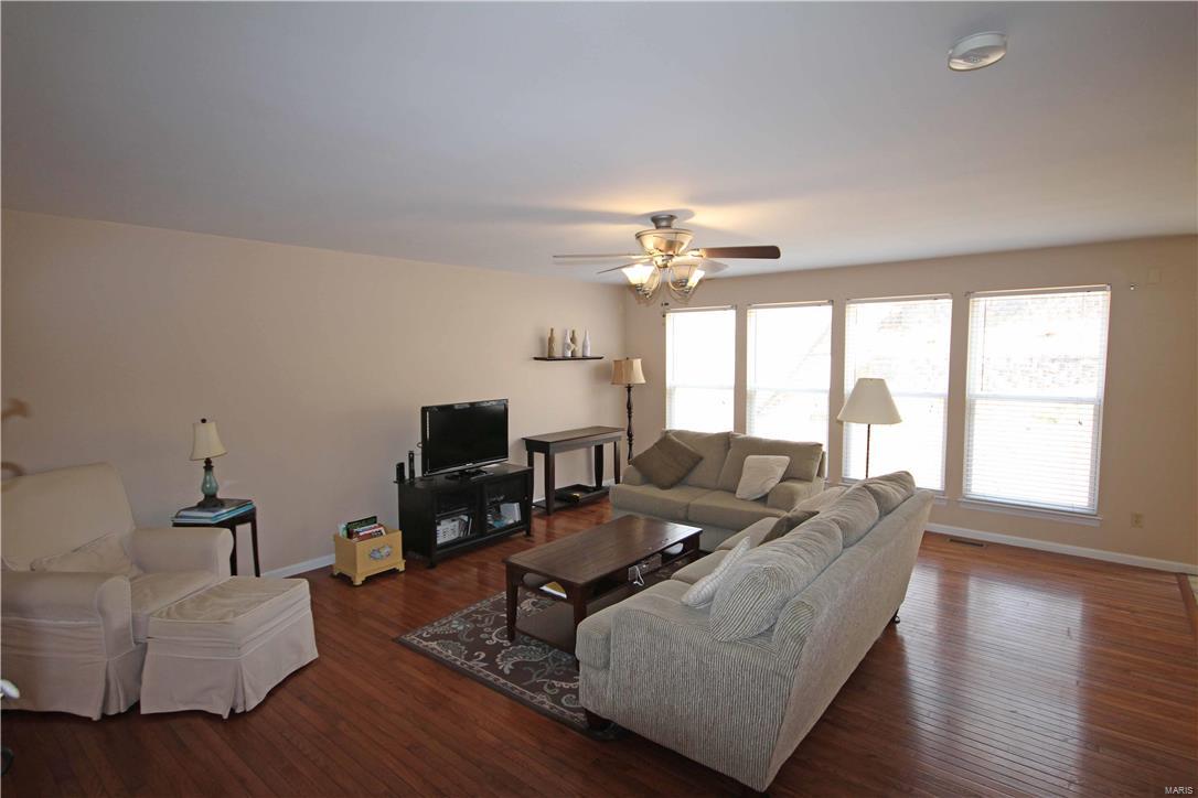 4738 Rutledge Way Drive St. Louis, MO 63129 - Photo 5 of 23 Gallery Image 5