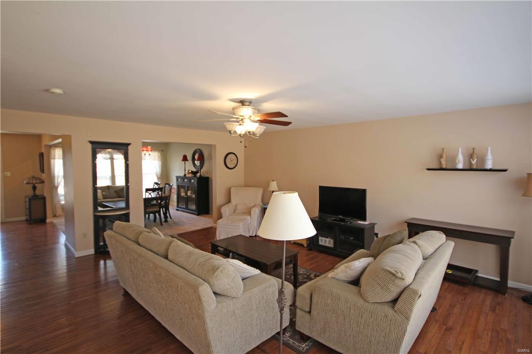 4738 Rutledge Way Drive St. Louis, MO 63129 - Photo 6 of 23 Gallery Image 6