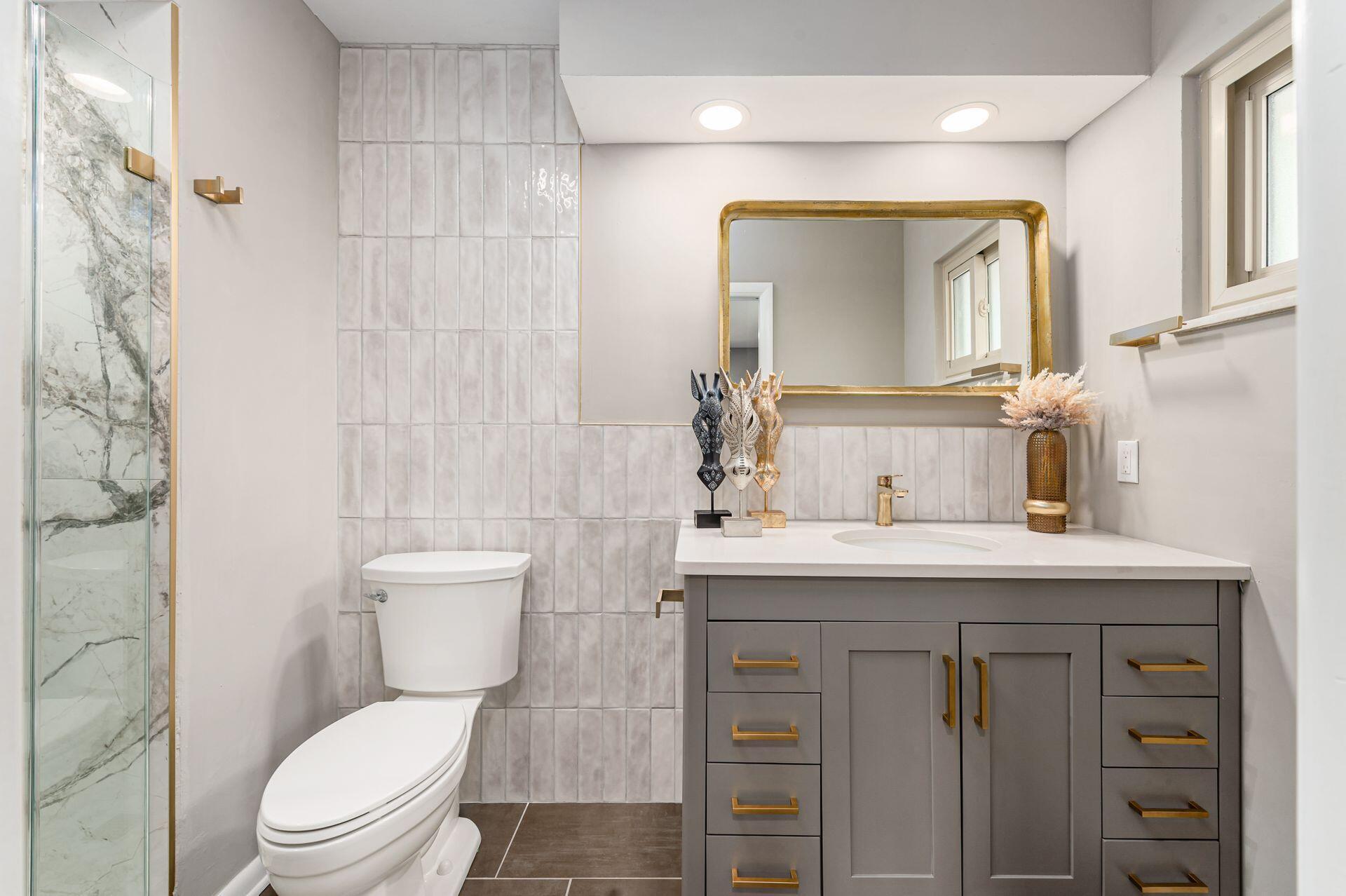 1767 Kenwick Road Columbus, OH 43209 - Photo 17 of 36 Owners Bath