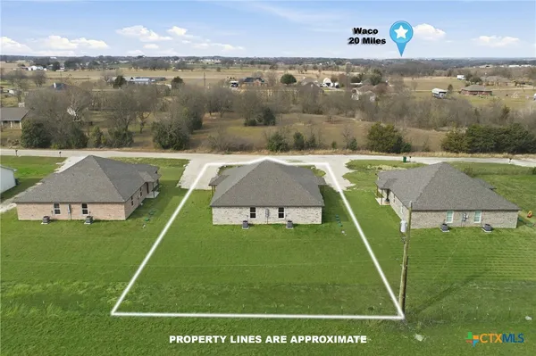 a view of a tennis court