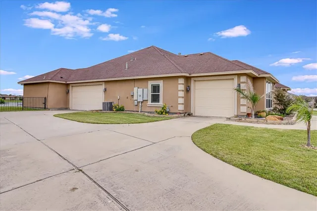 a view of an outdoor kitchen