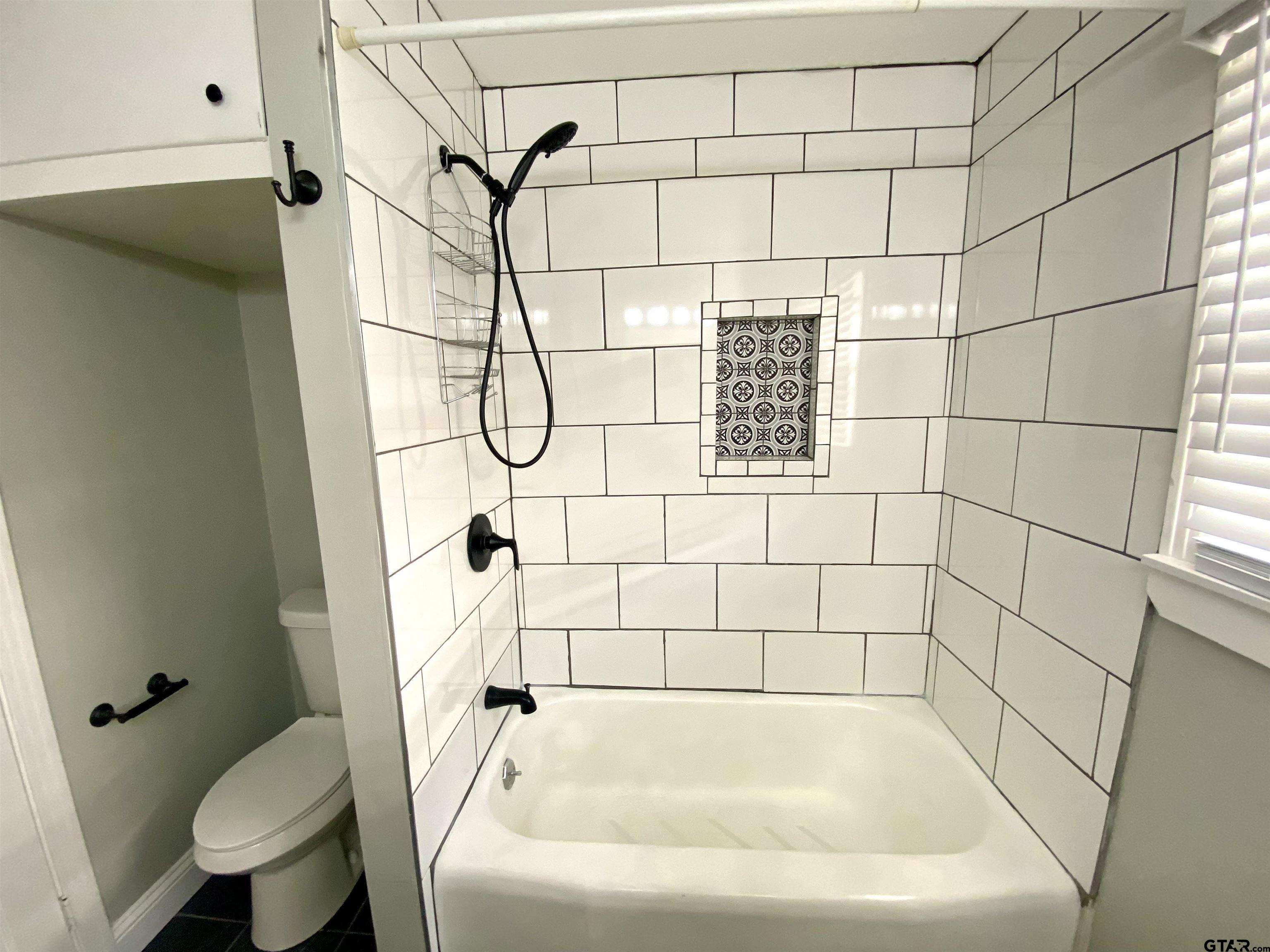 1914 Parklen Street Tyler, TX 75701 - Photo 28 of 39 a bathroom with a bathtub