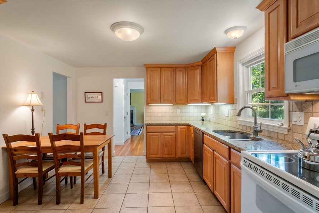 113 Newbridge Road Sudbury, MA 01776 - Photo 10 of 42