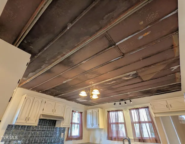 $184,900 | 1749 US Highway 23 South, Weber City, VA 24290