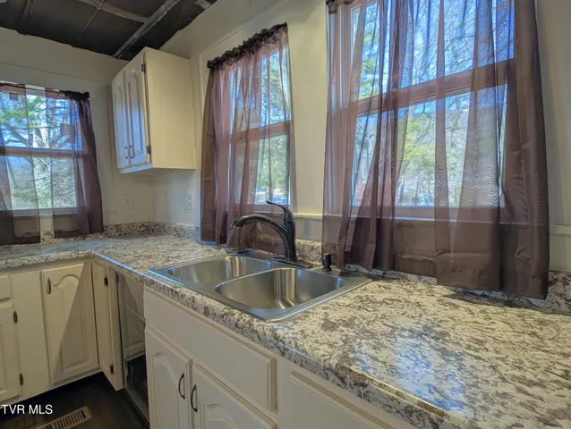 $184,900 | 1749 US Highway 23 South, Weber City, VA 24290