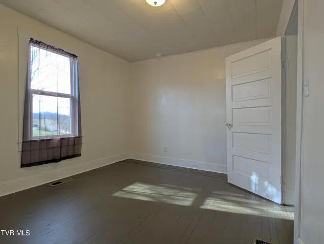 $184,900 | 1749 US Highway 23 South, Weber City, VA 24290