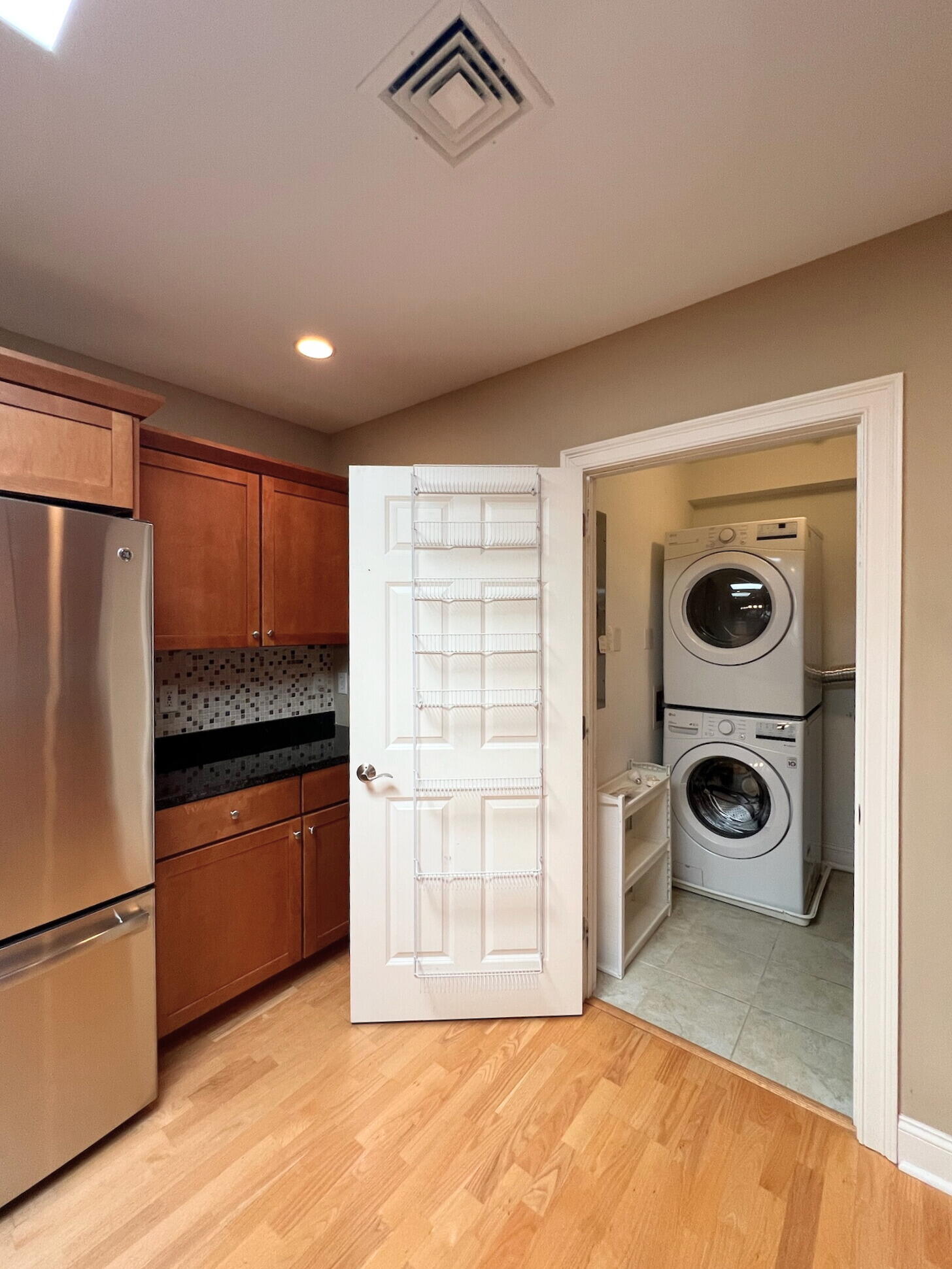 100 Shepard's Cove Road, Unit H305 Kittery, ME 03904 - Photo 18 of 32 Condo18