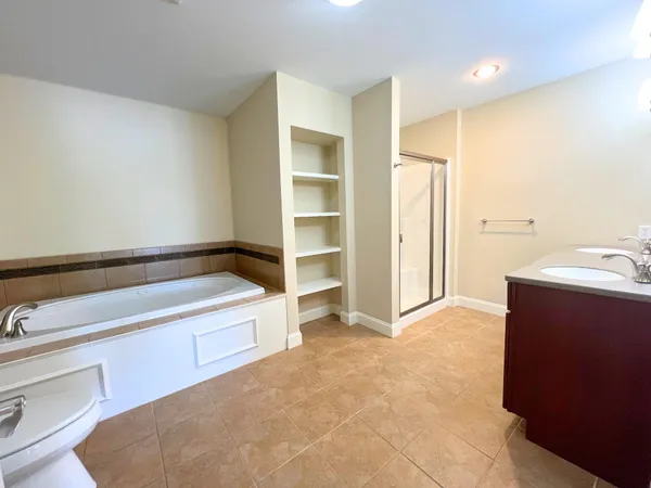 $749,500 | 100 Shepard's Cove Road, Unit H305, Kittery, ME 03904